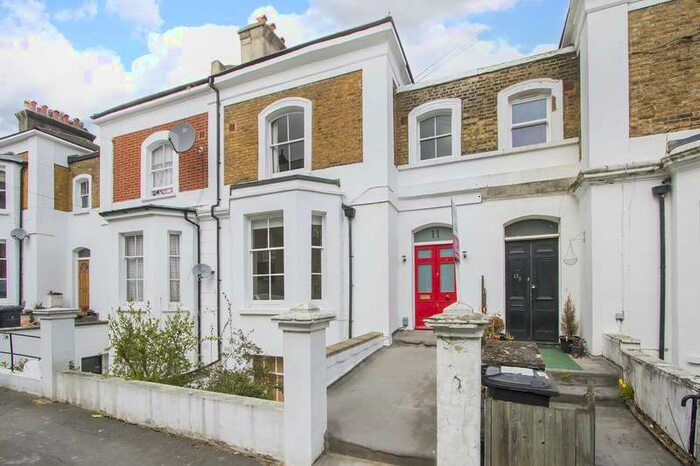 2 Bedroom Apartment To Rent In Camden Hill Road, Upper Norwood, SE19