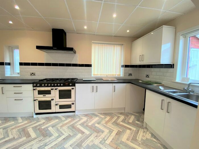 3 Bedroom Semi-Detached House To Rent In Warley Road, Blackpool, FY1