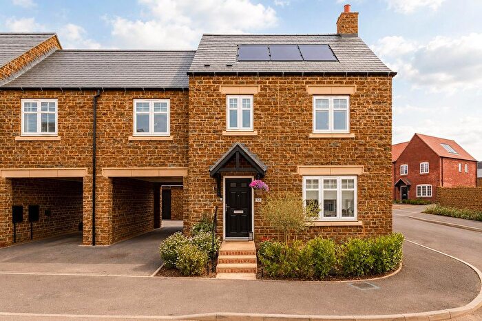 3 Bedroom Link Detached House For Sale In Augustus Way, Banbury, OX16
