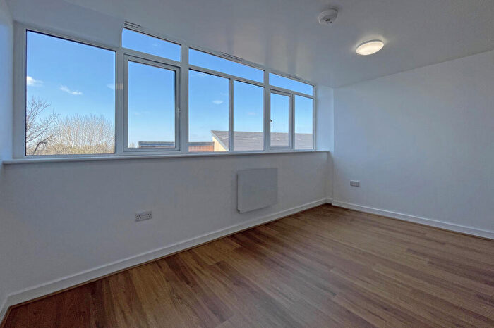 1 Bedroom Flat For Sale In East Street, Epsom, KT17