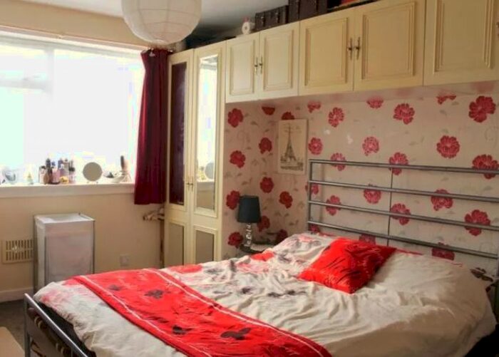 2 Bedroom Barn Conversion To Rent In Cheviot Close, Hayes UB3