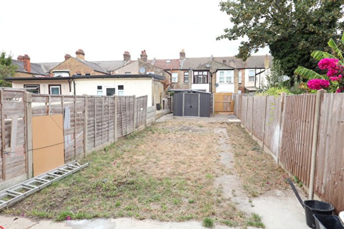 4 Bedroom House To Rent In Henley Road, Ilford, IG1