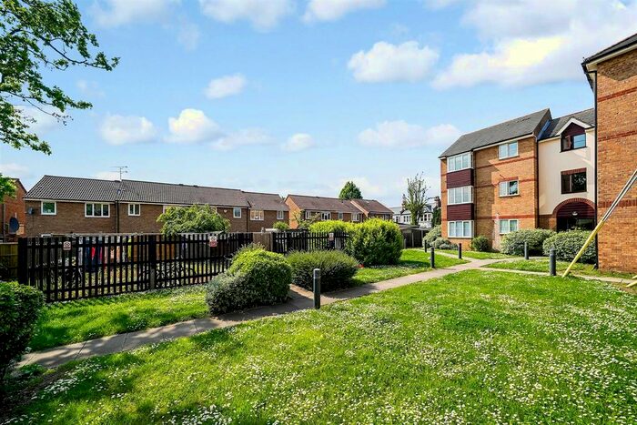 1 Bedroom Flat For Sale In Higham Station Avenue, London, E4
