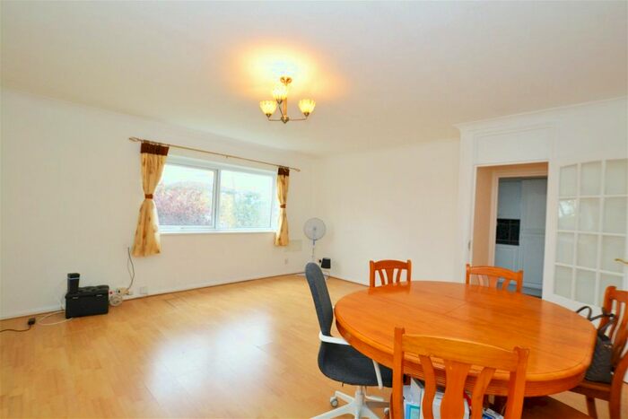 2 Bedroom Flat To Rent In Aplin Way, Osterley, Isleworth, TW7