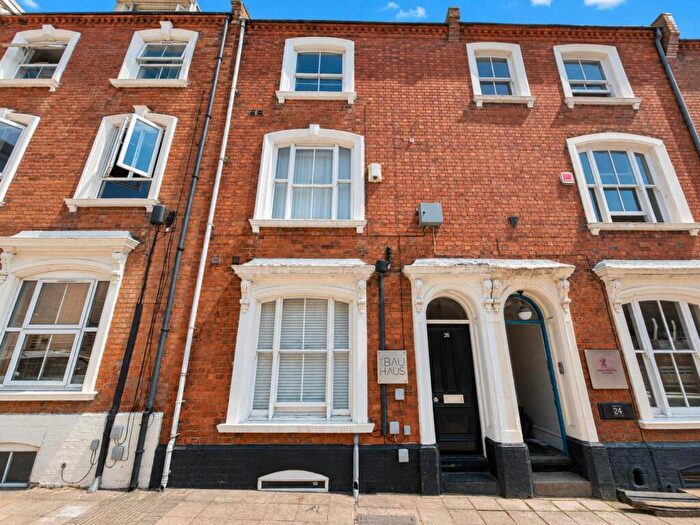1 Bedroom Apartment For Sale In Hazelwood Road, Northampton, NN1