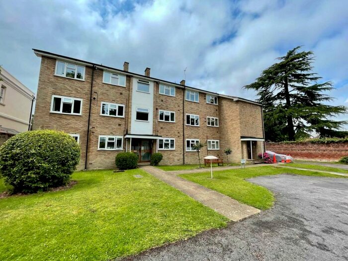 2 Bedroom Apartment To Rent In Downside, Epsom, KT18
