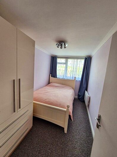1 Bedroom Flat To Rent In Long Green, Chigwell, IG7