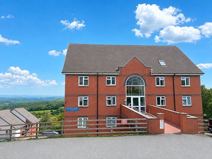 2 Bedroom Flat For Sale In Tavistock Road, Launceston, Cornwall, PL15