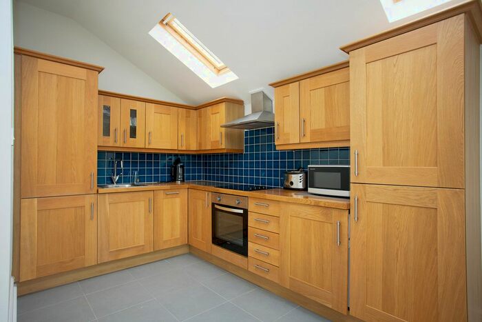 2 Bedroom Flat To Rent In Tooting Bec Gardens, London, SW16