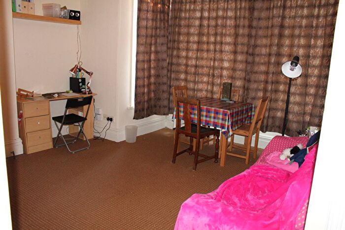 Block Of Flats To Rent In Cardigan Road, Leeds, LS6