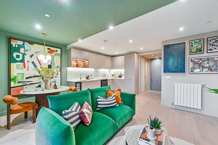 3 Bedroom Flat For Sale In Royal Arsenal Riverside, Woolwich, SE18