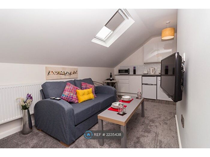 Studio To Rent In Swindon, Swindon, SN1