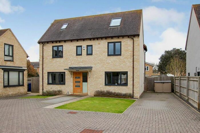 4 Bedroom Detached House To Rent In Warland Gardens, Kidlington, OX5