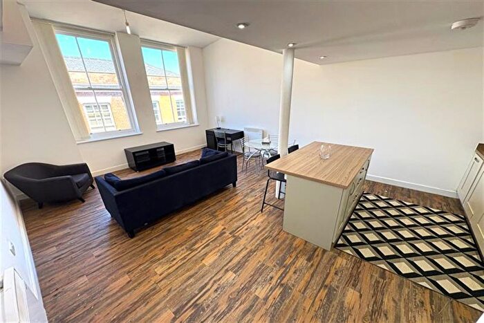 2 Bedroom Flat To Rent In Hounds Gate, Nottingham, NG1