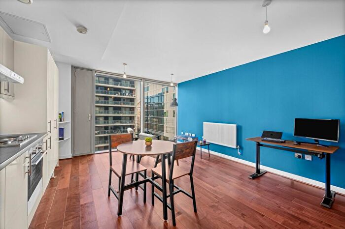 1 Bedroom Flat For Sale In Whitby House, Marsh Wall, E14