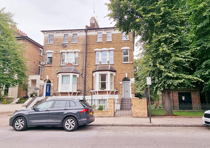 2 Bedroom Flat For Sale In Tufnell Park Road, London, N7