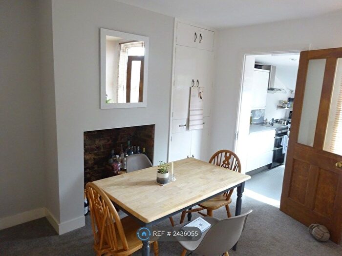 2 Bedroom End Of Terrace House To Rent In Denzil Road, Guildford, GU2
