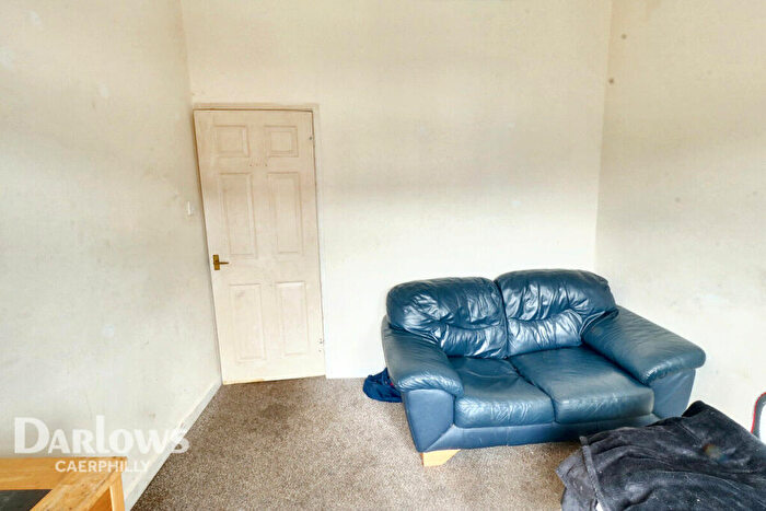 3 Bedroom End Of Terrace House For Sale In Penallta Road, Hengoed, CF82