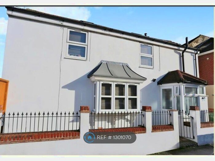 2 Bedroom Detached House To Rent In Peveril Road, Southampton SO19
