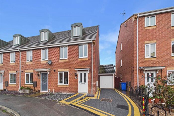 3 Bedroom End Of Terrace House For Sale In Balata Way, Horninglow, Burton-On-Trent, DE13