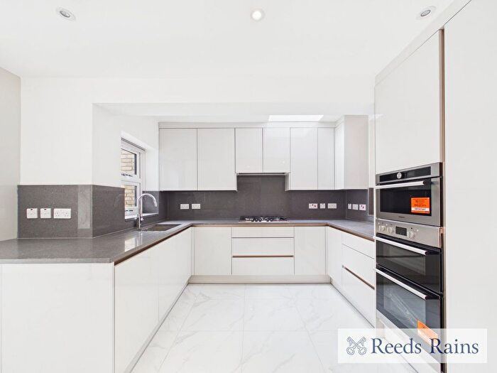 5 Bedroom Terraced House For Sale In Daisy Road, London, E18