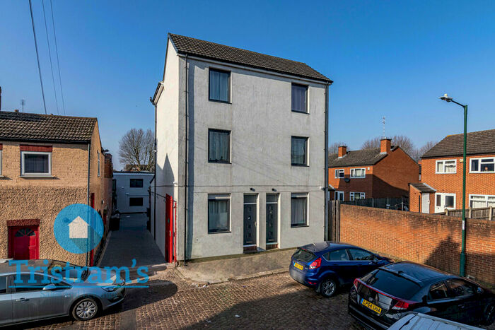 4 Bedroom Semi-Detached House To Rent In Bulwer Road, Lenton, NG7