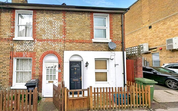 2 Bedroom End Of Terrace House For Sale In Laud Street, Croydon, CR0
