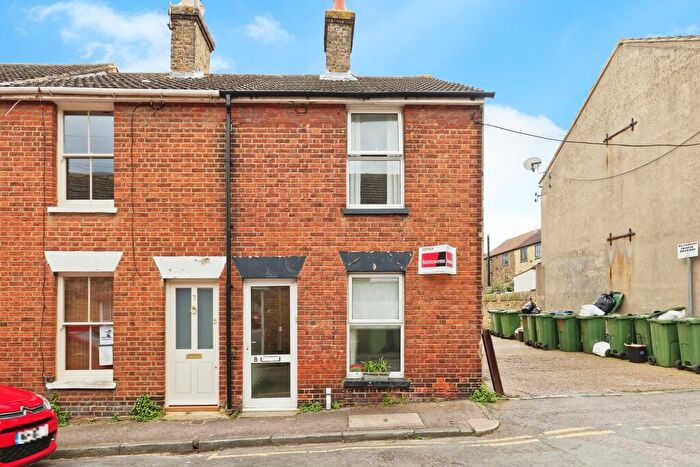 2 Bedroom End Of Terrace House For Sale In Union Street, Faversham, Kent, ., ME13