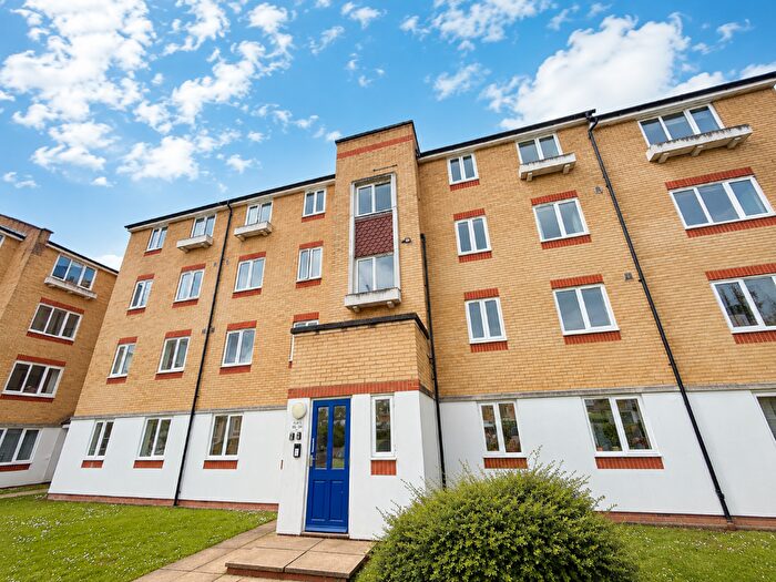 2 Bedroom Flat To Rent In Dadswood, Harlow, Essex, CM20