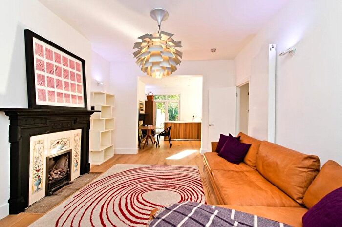4 Bedroom Semi-Detached House To Rent In Wallingford Avenue, London, W10