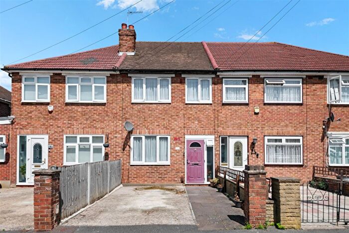 3 Bedroom Terraced House For Sale In Cleave Avenue, Hayes, UB3
