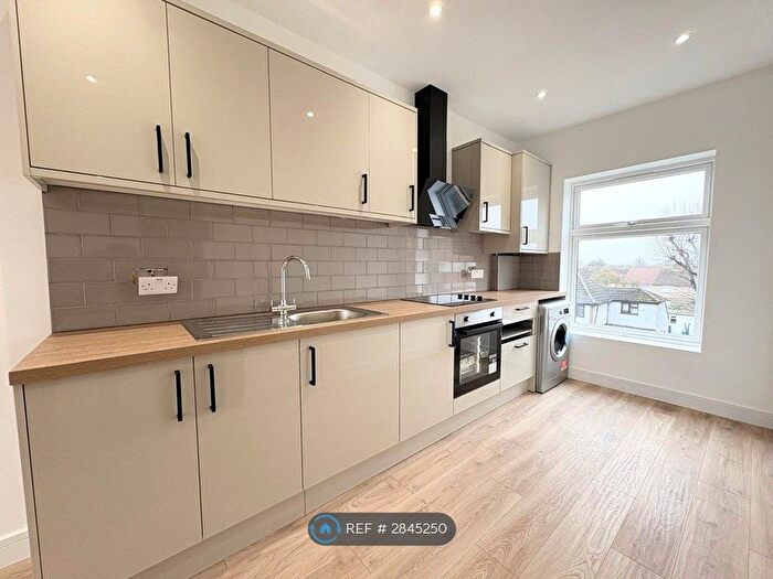2 Bedroom Flat To Rent In Elm Parade Flats Elm Park Avenue, Hornchurch, RM12