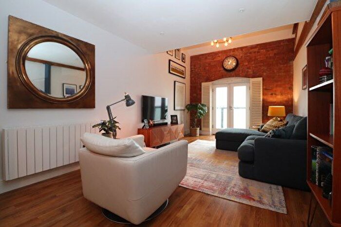 2 Bedroom Flat To Rent In High Street, Manningtree, CO11