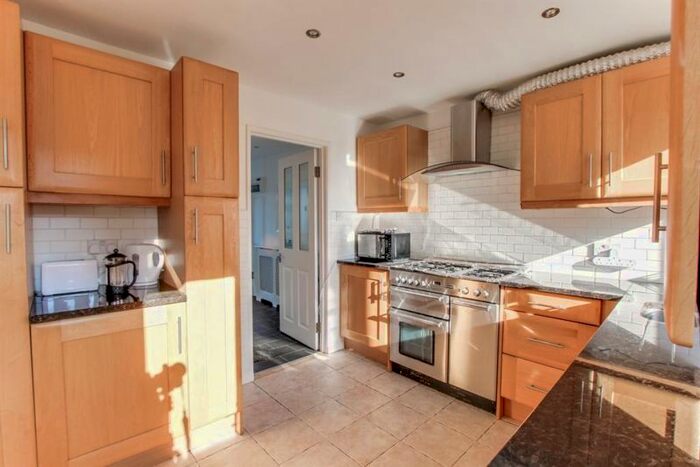 2 Bedroom Flat To Rent In Birkbeck Road, London N8
