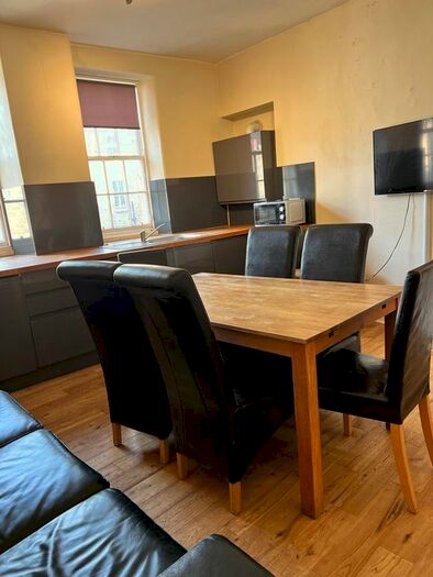 2 Bedroom Flat To Rent In Lawnmarket, Edinburgh, EH1