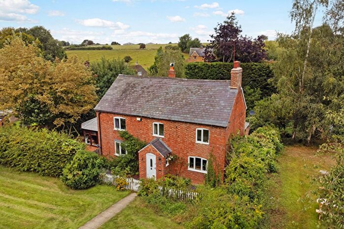 4 Bedroom Detached House For Sale In Farnborough, Farnborough, OX17