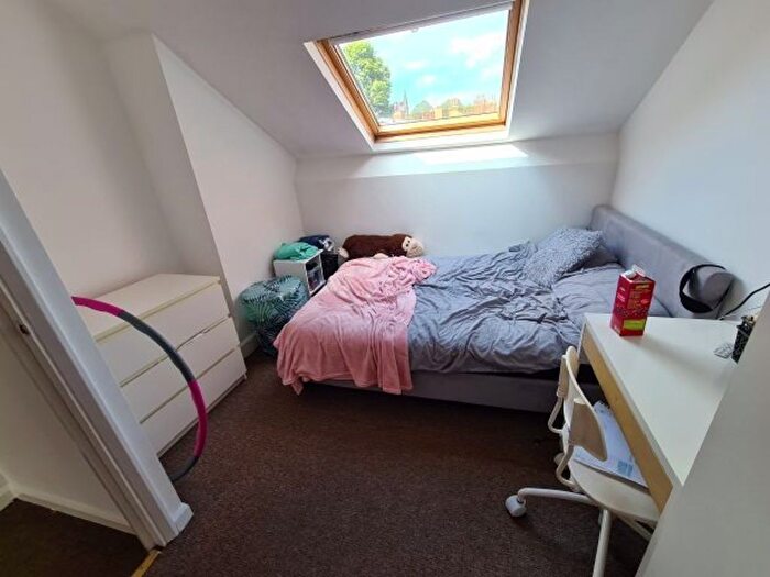 2 Bedroom Flat To Rent In Kensington Terrace, Leeds, LS6