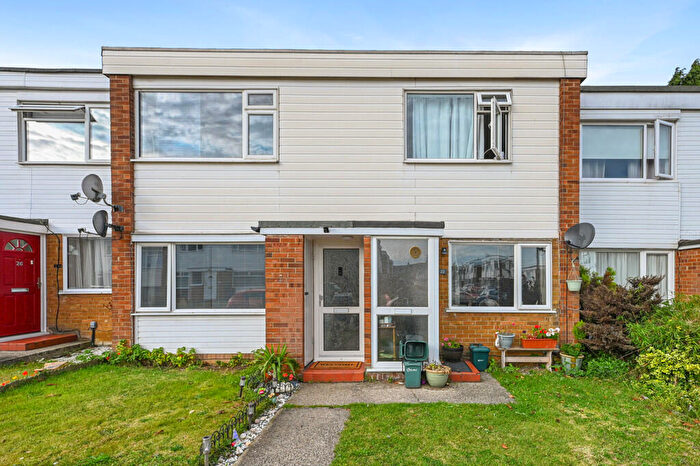 2 Bedroom Maisonette For Sale In Tamar Rise, Springfield, CM1