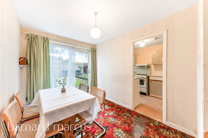 3 Bedroom Terraced House For Sale In Hoylake Gardens, Mitcham, CR4