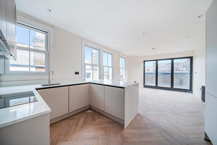 3 Bedroom Flat For Sale In Latchmere Road, Battersea, London, SW11