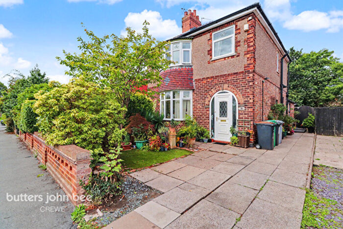 3 Bedroom Semi-Detached House For Sale In Crossway, Crewe, CW1