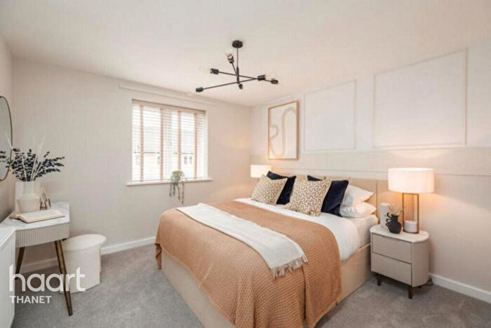 3 Bedroom Detached House For Sale In Meadowview Drive, Margate, CT9 - Photo 3