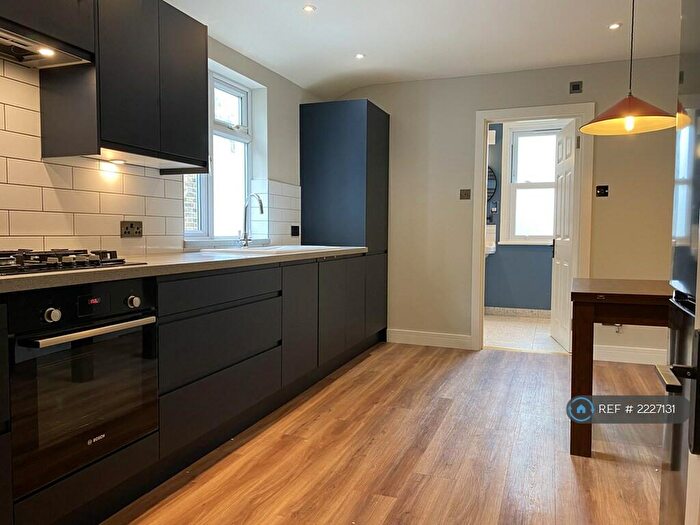 2 Bedroom Flat To Rent In Leslie Road, London, E11