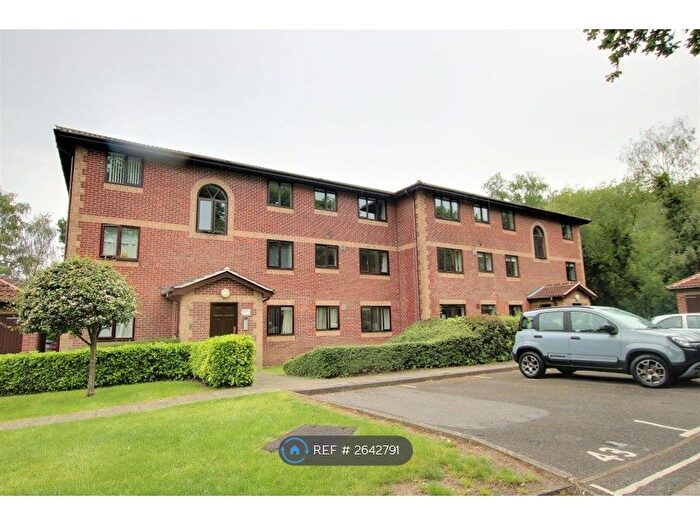 1 Bedroom Flat To Rent In Barrow Down Gardens, Southampton, SO19