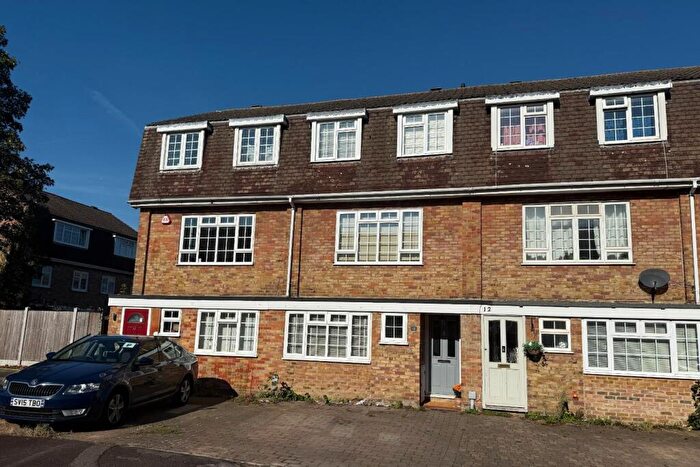 4 Bedroom Town House For Sale In £, - £, Wingway, Brentwood, CM14