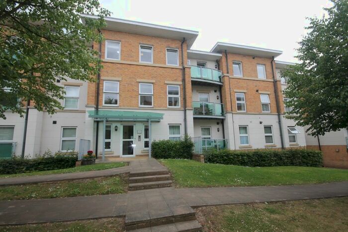 2 Bedroom Flat To Rent In Highbury Drive, Leatherhead KT22