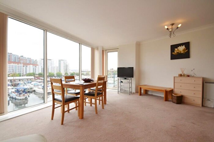2 Bedroom Apartment To Rent In Boardwalk Place, Canary Wharf, E14