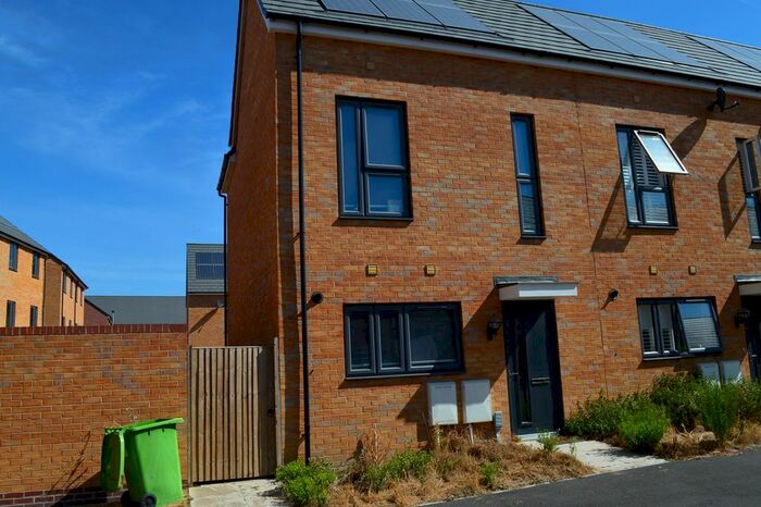 2 Bedroom End Of Terrace House To Rent In Armada Lane, Rainham, RM13