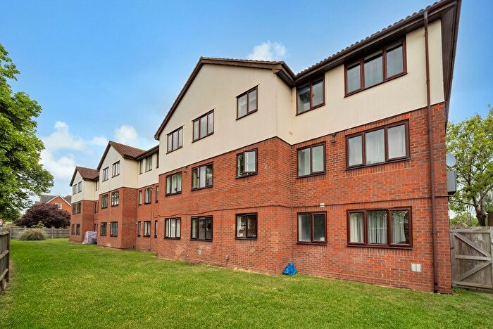 1 Bedroom Flat For Sale In Chessholme Court, Scotts Avenue, Sunbury-On-Thames, TW16