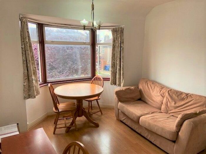 1 Bedroom Flat To Rent In First Floor Flat, Wadham Gardens, Greenford, UB6